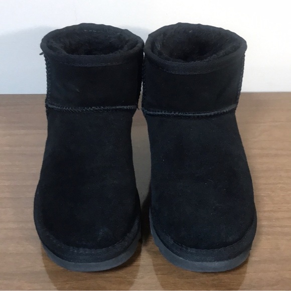 🚫SOLD🚫🐑 Like new - Authentic UGG Booties - Picture 3 of 11